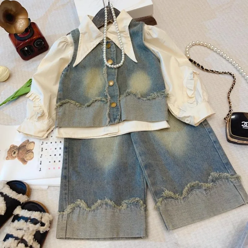 

Комплект для девочек, осень-весна 2023, корейский стиль, модная модная рубашка с оборками, джинсовый жилет с бантом, лоскутный джинсовый комплект из трех предметов