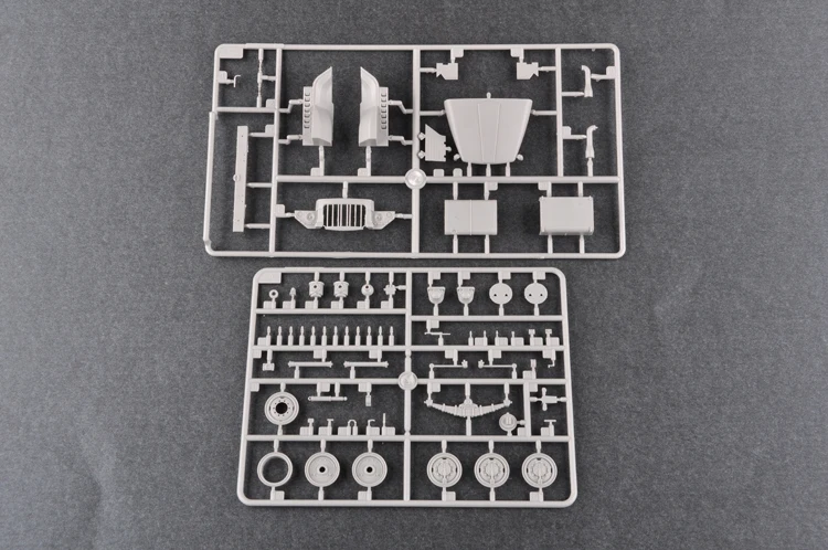 Trumpeter 01027 1/35 Russian URAL-375D 4.5 Ton 6x6 Truck Tractor Car Model TH07038-SMT6