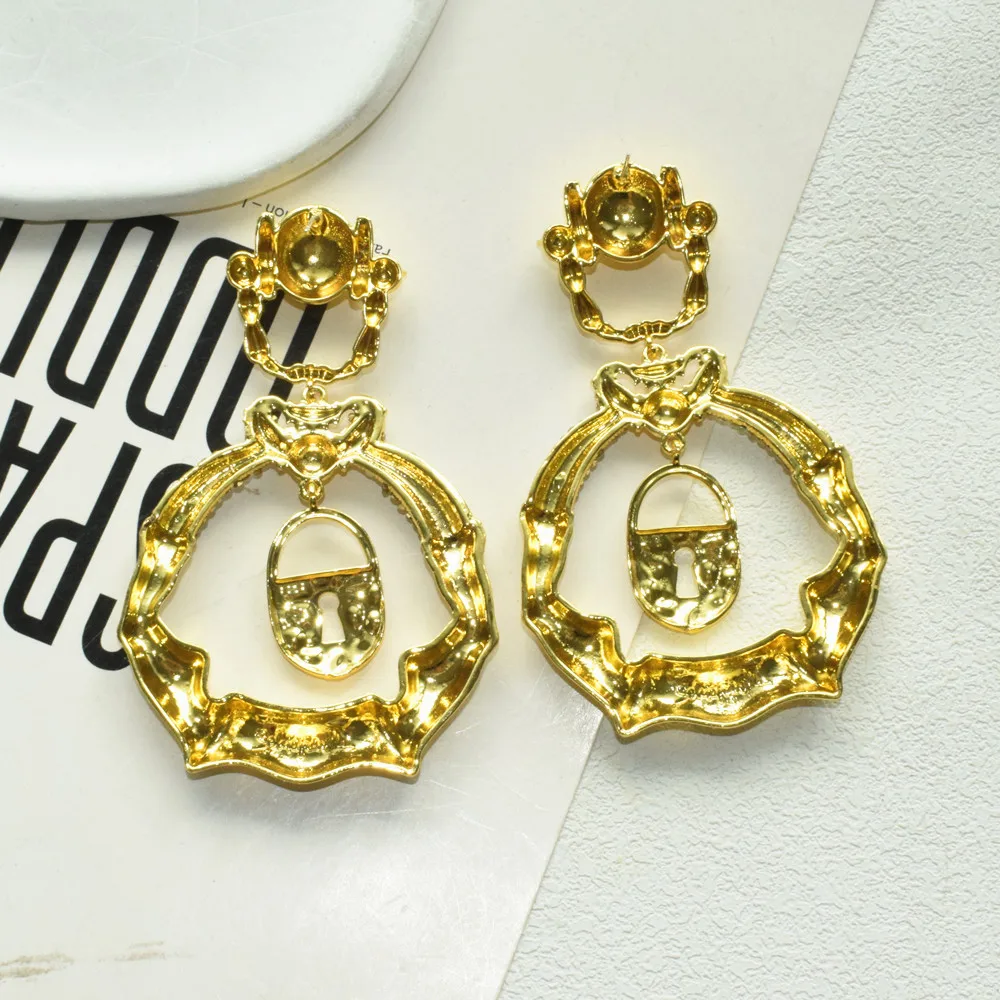 Extravagante Ohrringe mit Metall-Legierungs-Schlossanhänger für Damen, Markenschmuck, Modenschau, Statement-Ohrringe, Accessoires – Detail 6