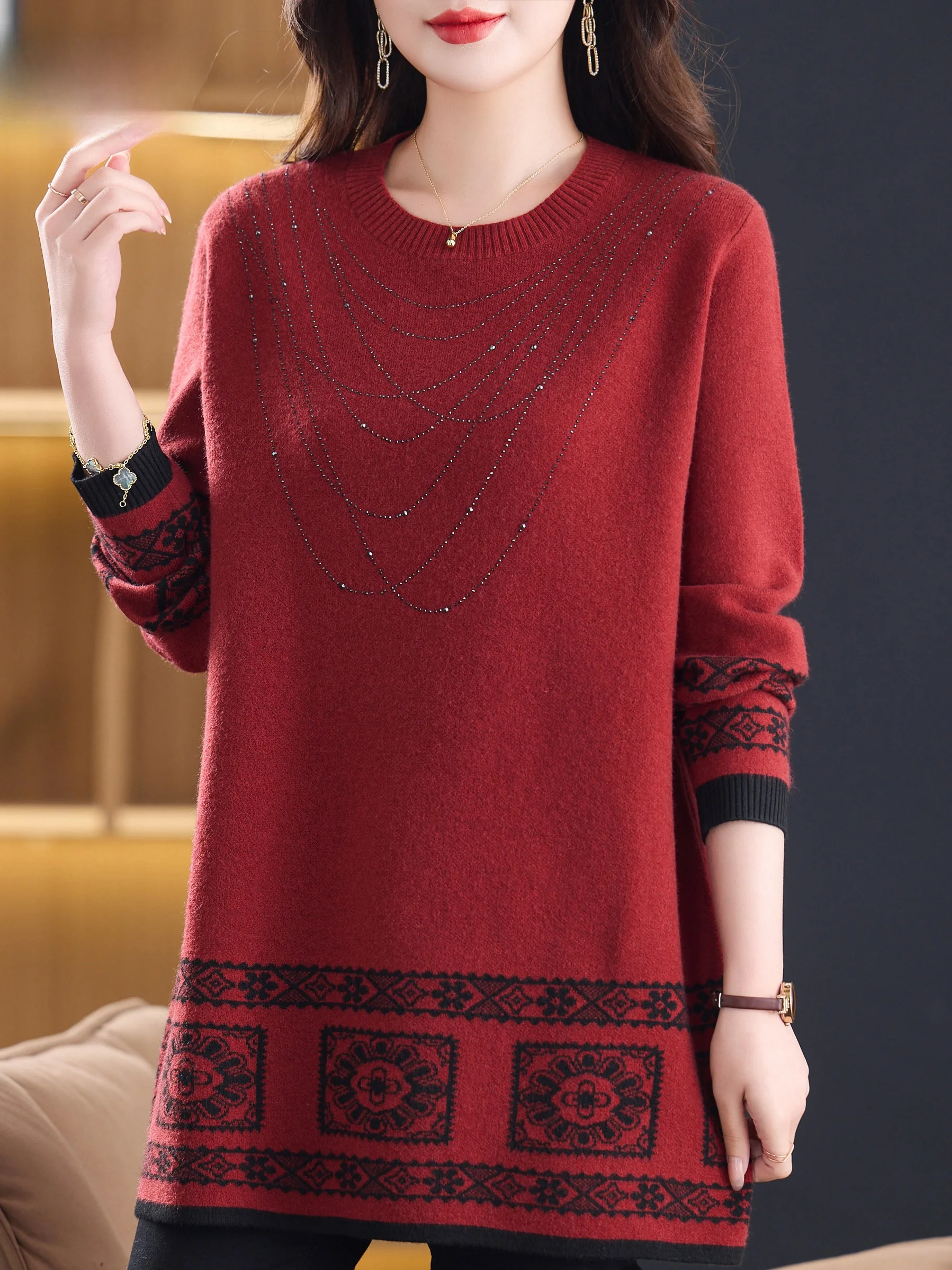 

Faionable Slimming Long Knitted Sweater with Rhinestones round Ne Materni Wear for Middle-Aged And ly Women