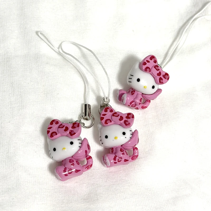 LLavero de Hello Kitty para teléfono móvil, Mini lazo Kawaii Harajuku, llavero de leopardo, colgante de bolso de dibujos animados estéticos