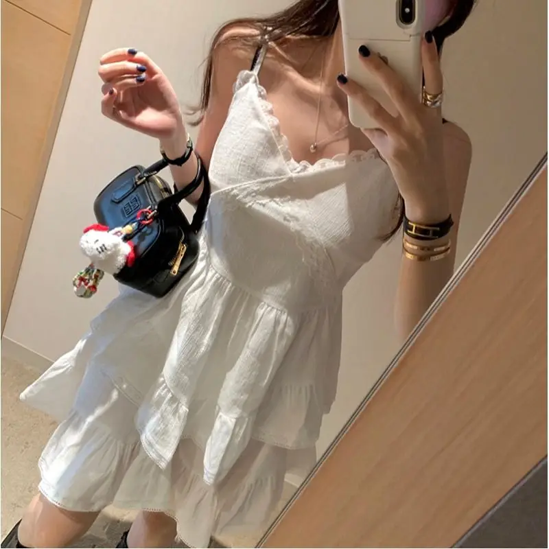 

Женское платье East Gate с прямым кроем, кружевными вставками, V-образным вырезом, пышными рукавами, на бретельках, в стиле французского шика, с свободной талией, из хлопка и полиэстера.