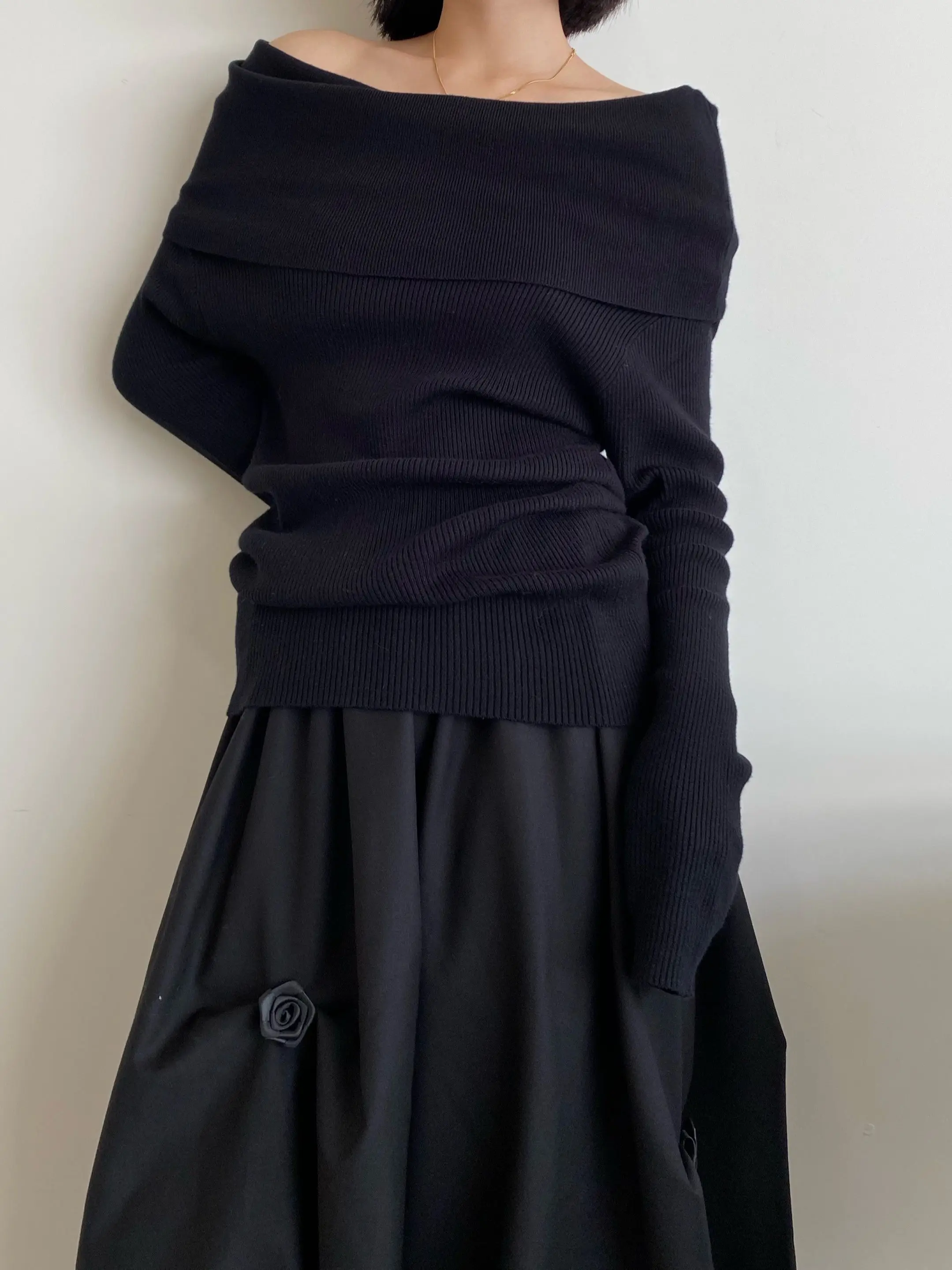 Wiosenne jesienne damskie swetry z odkrytymi ramionami w stylu Vintage z dzianiny jednolity sweter wysoka rozciągliwość Top C-038