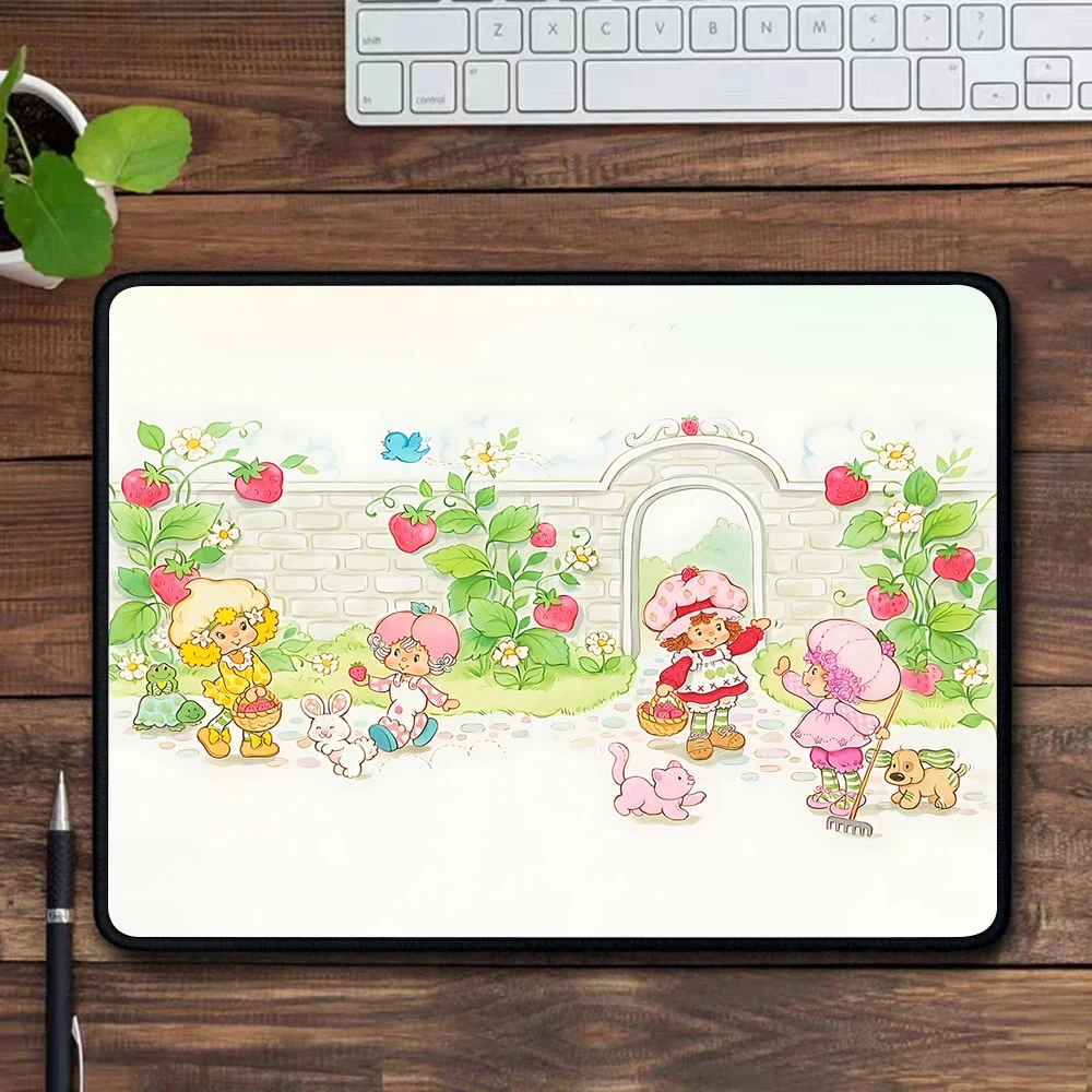 Strawberry-shortcake girl Gaming Mouse Pad XS Small Mousepad For PC Gamer Desktop Decoration Office Mouse Mat Deskmat Rug