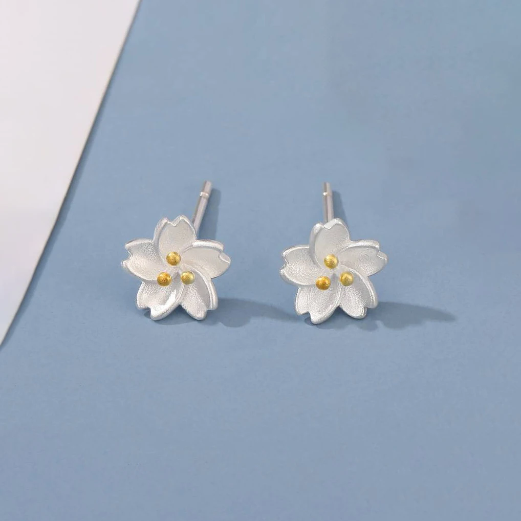 أقراط حقيقية من الفضة الإسترليني عيار 925 على شكل زهرة حلوة صغيرة للسيدات مجوهرات راقية لطيفة وإكسسوارات أنيقة ذات طابع شخصي