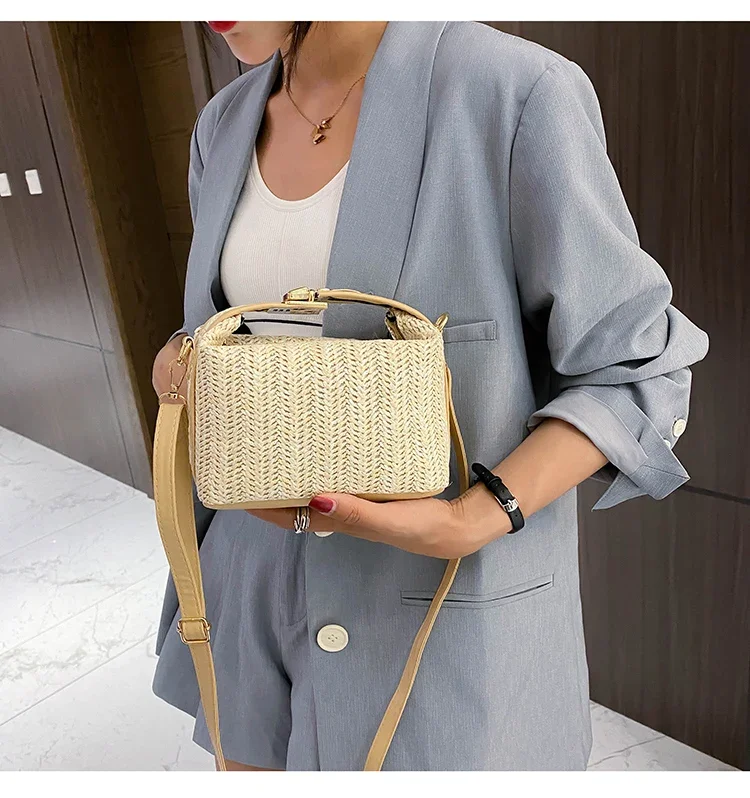 Women Woven Beige Grass Crossbody Bags Boho-chic Handbag Crochet Straw Shoulder Bag Summer Beach Bag Women Makeup Bag