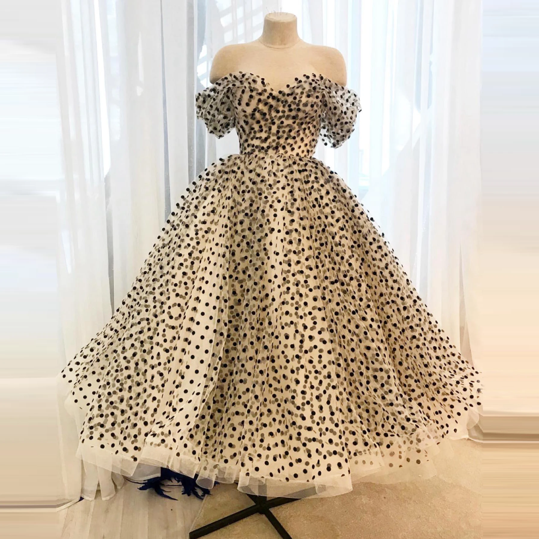 

Cute Dots Mesh Puffy Prom Gowns Off The Shoulder Tulle Ruffles Tea-length Brithday Party Dresses Custom Made Pretty Fluffy Dress