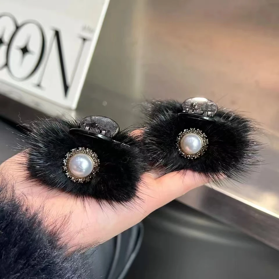 

Cute Plush Imitation Mink Fur New Hairpin Hair Claw Women Elegant Temperament Real Fur Hairgrips Fashion Hair Accessories