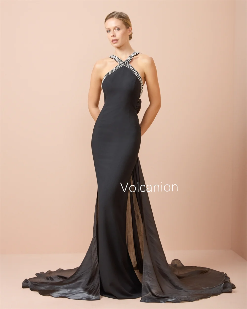 Длинные платья из джерси с бантом крест-накрест и v-образным вырезом по индивидуальному заказу. Элегантный формальный вариант.