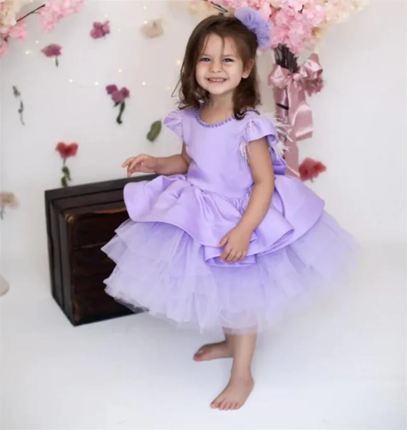 

Tiered Light Purple Satin Flower Girl Dress Wedding Puffy Tulle With Pearls Big Bow Feather Baby Birthday Party Ball Gowns Kids