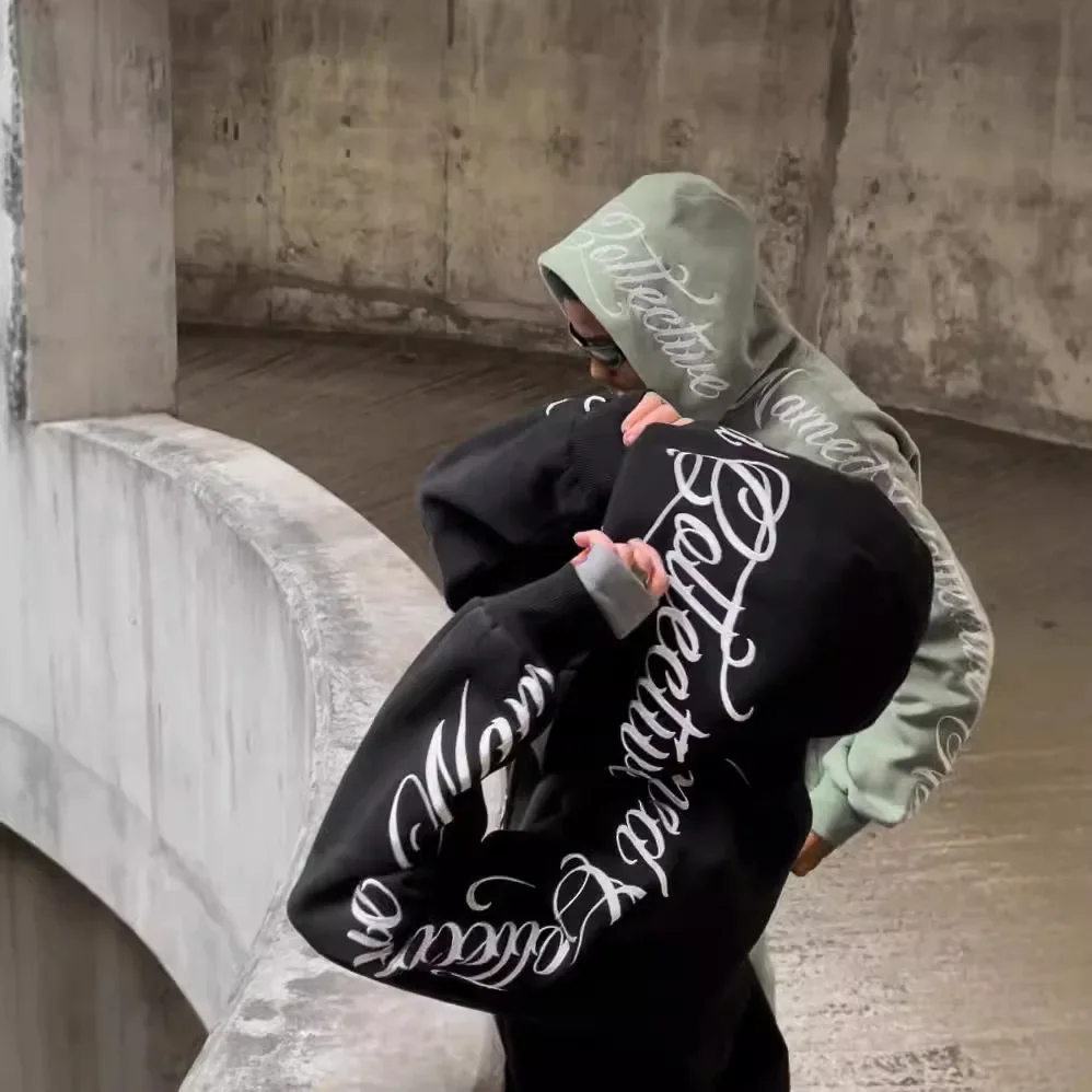 Schriftzug im amerikanischen Stil und bedruckte Streetwear mit bestickten Strickjacken. Europäische und amerikanische Kapuzenpullover mit lockerem Reißverschluss