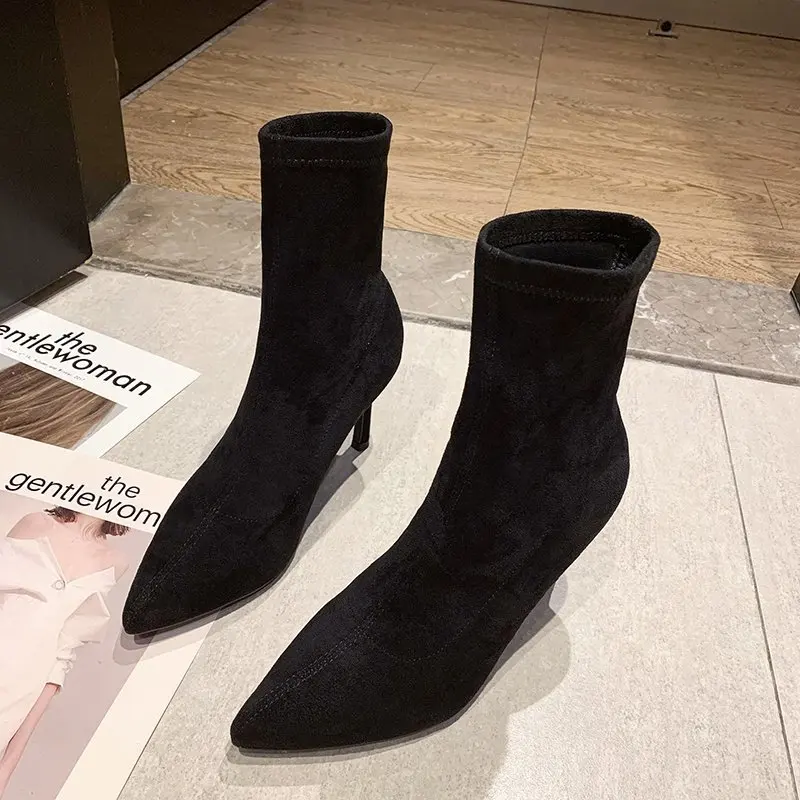 Botas cortas puntiagudas afiladas para mujer en otoño e invierno 2025, zapatos de tacón fino de gamuza, calcetines y botas