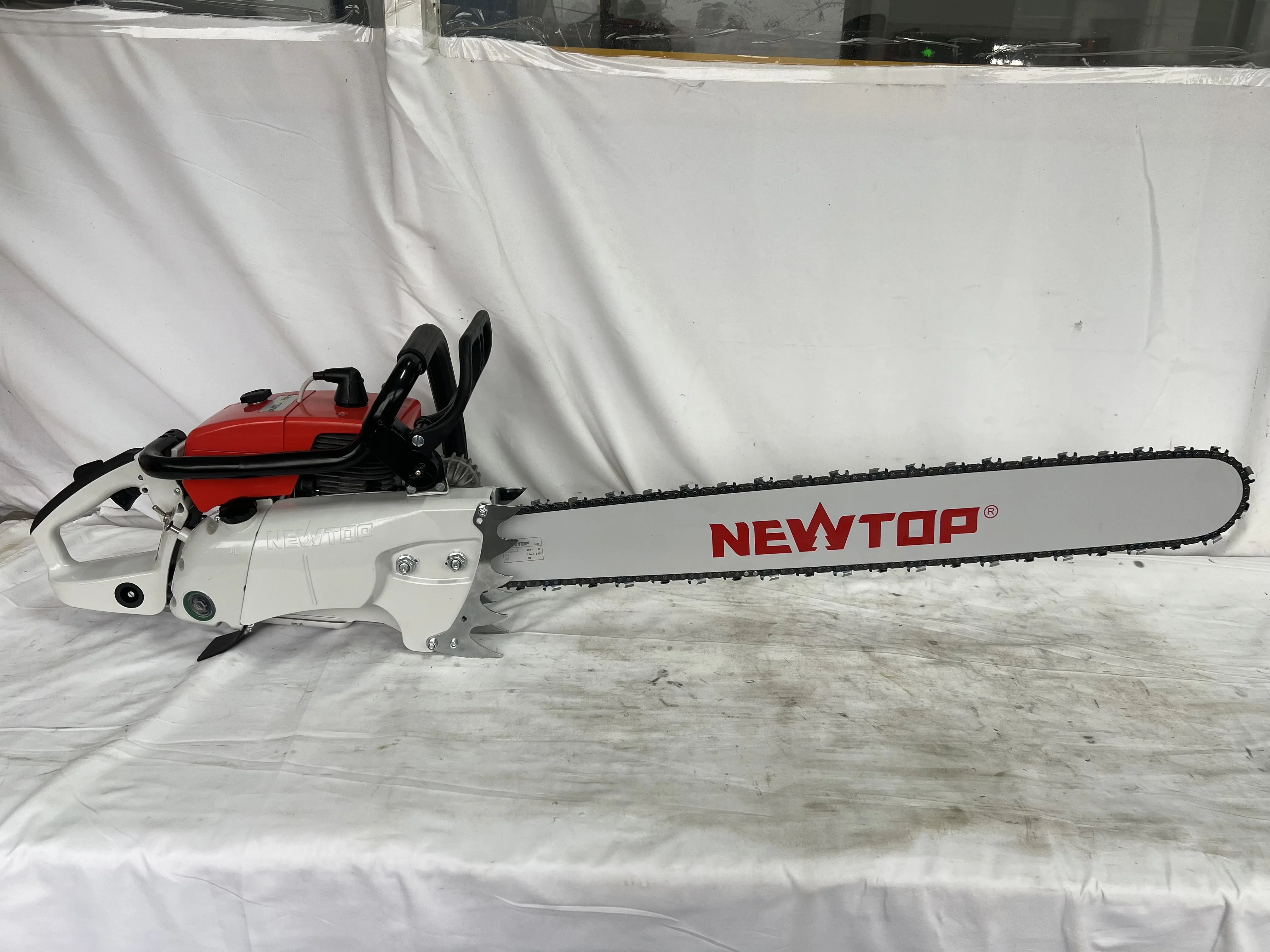 Petrol Chainsaw Machine 105CC Chainsaw With AV Handle Chainsaw Engine