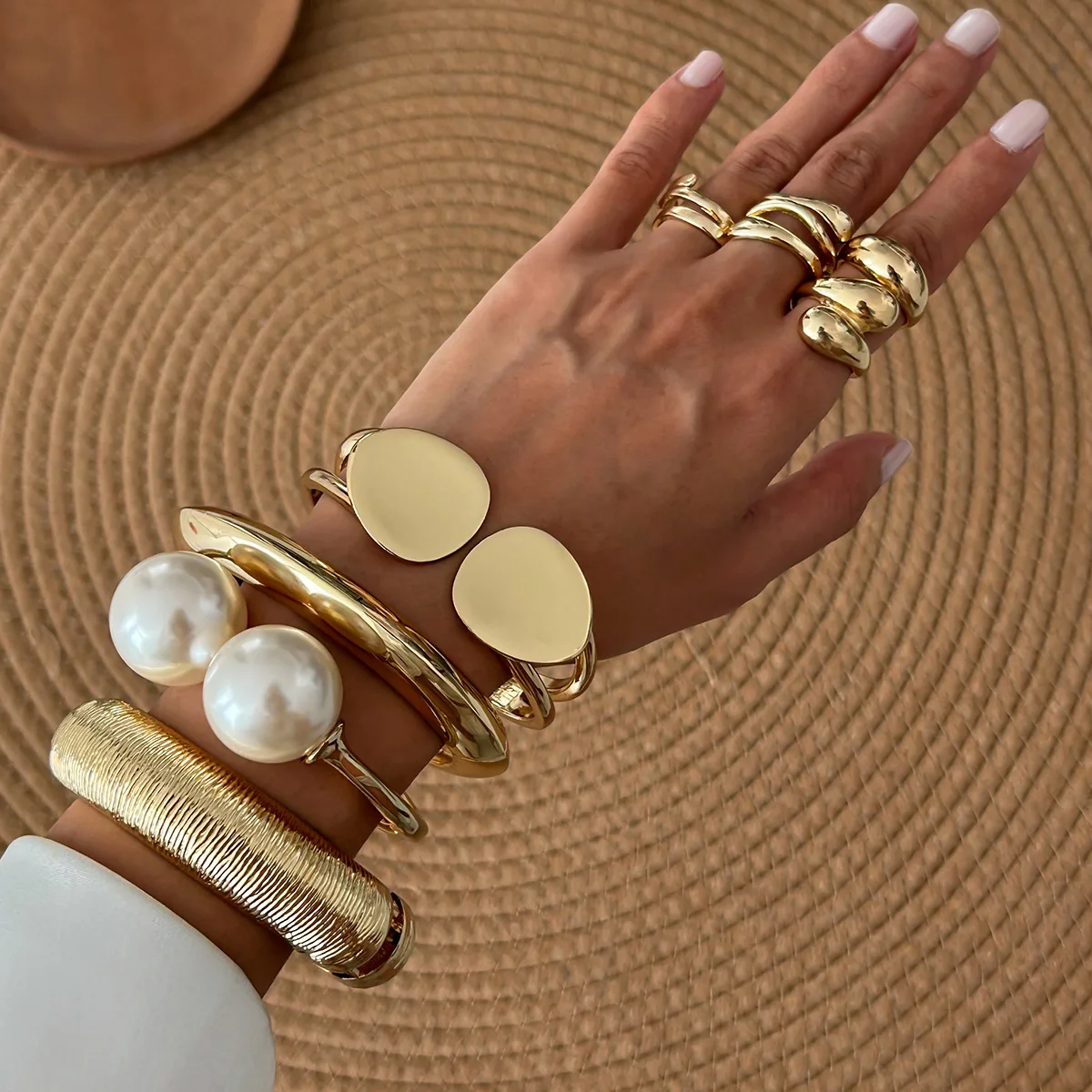Hot-selling exaggerated large pearl open bracelet bracelet metal water drop wide-sided striped spring buckle bracelet