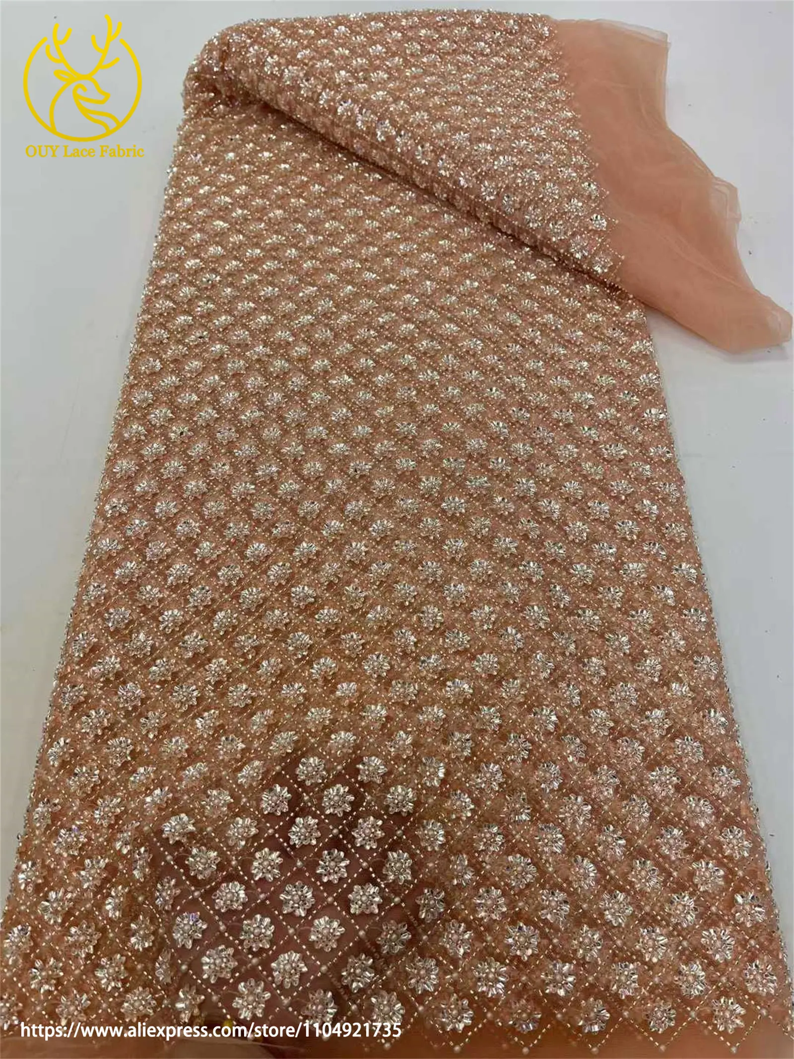 Weißes Brautkleid, elegantes französisches Kleid mit Pailletten, Stickerei, Tüll-Spitzenstoff, afrikanischer nigerianischer Bräutigam, Perlen-Spitzenstoffe – Detail 11