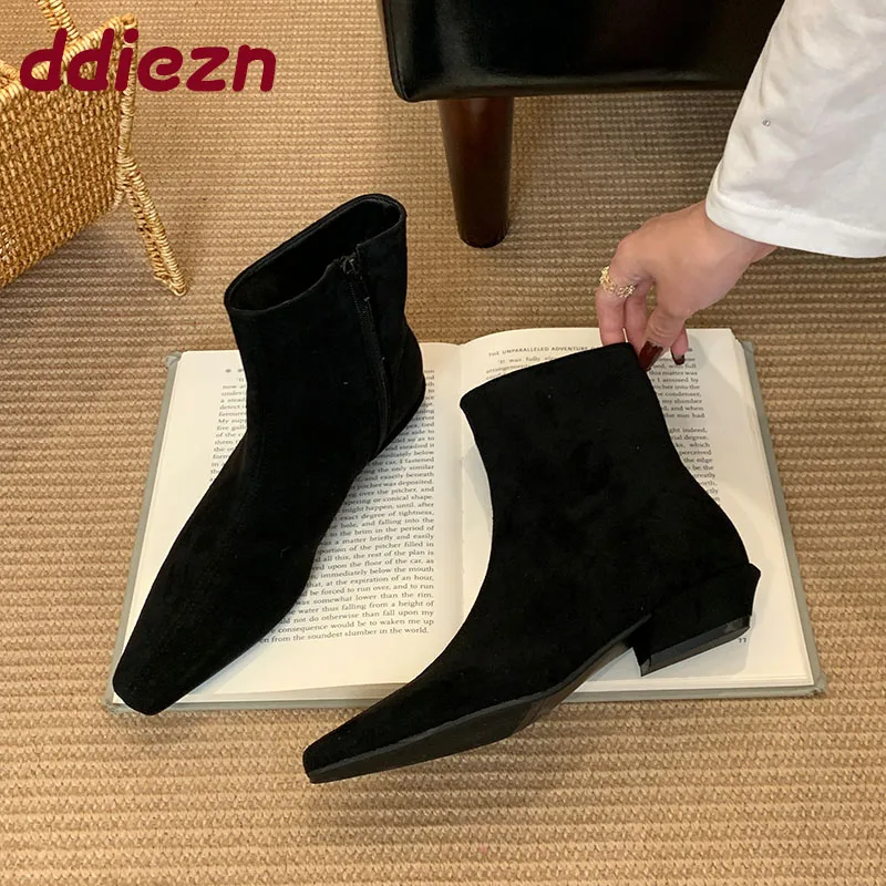 

Новые модные женские ботильоны из флока на низком каблуке, женская обувь на молнии, женские короткие современные ботильоны с острым носком