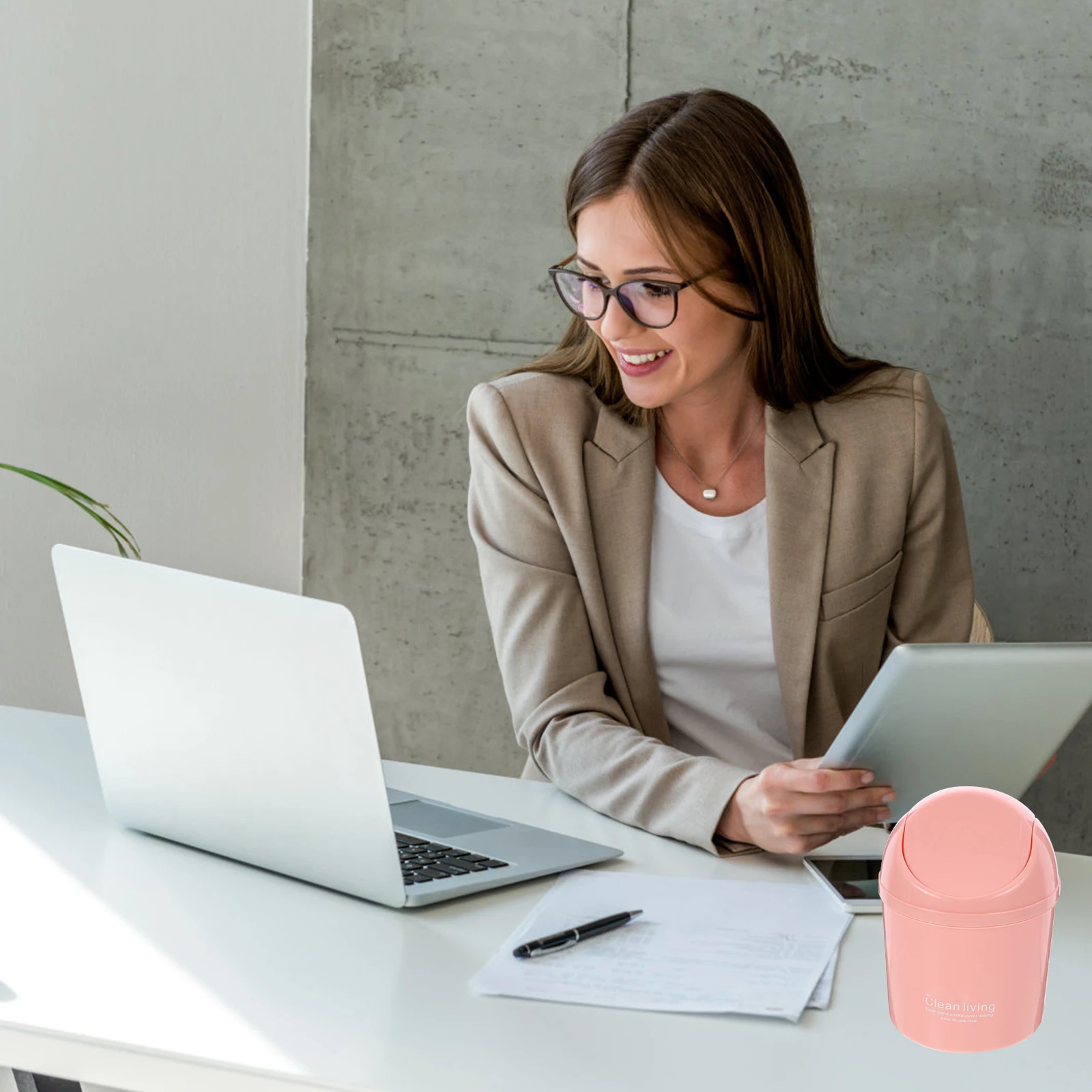 

Mini Trash Can Pink Rabbit Rubbish Bin Litter Desktop Wastebasket Child Clamshell Premium Car Office Home Space Saving