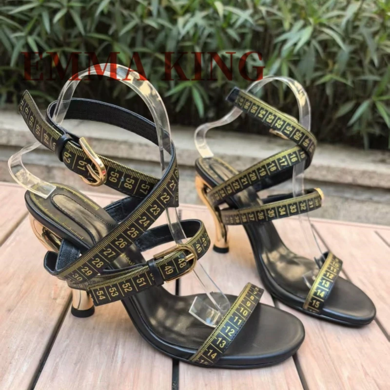 عبر حزام أشرطة القياس الصنادل النسائية المفتوحة تو كعب غريب الصنادل النسائية الفاخرة تصميم الصنادل أحذية الحفلات 35-42