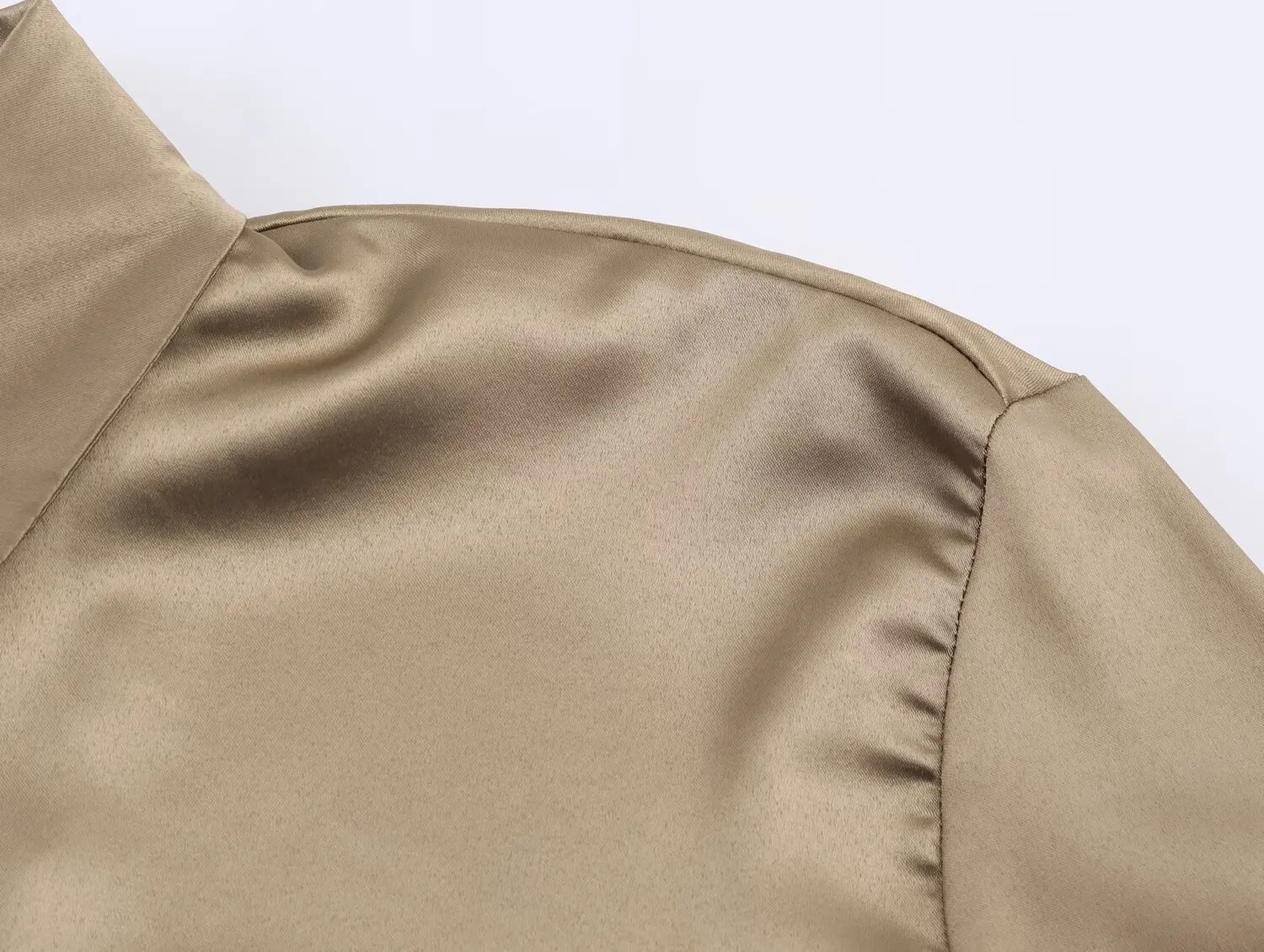 เสื้อเชิ้ตแขนยาวผู้หญิง คอลเลคชั่นใหม่ ฤดูใบไม้ผลิ/ฤดูใบไม้ร่วง ปี 2025 เสื้อเชิ้ตแฟชั่นผู้หญิง ดีไซน์กระดุมเม็ดเดียว