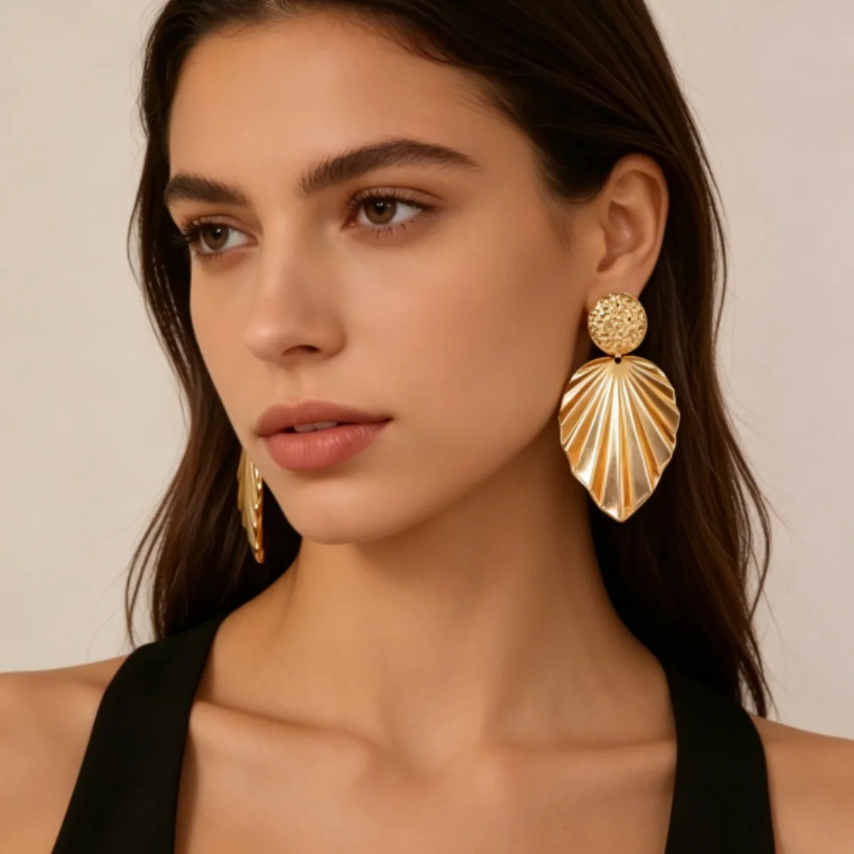 New gold fan-shaped pleated earrings hammer pattern design sense light luxury temperament simple fashion versatile women's earri