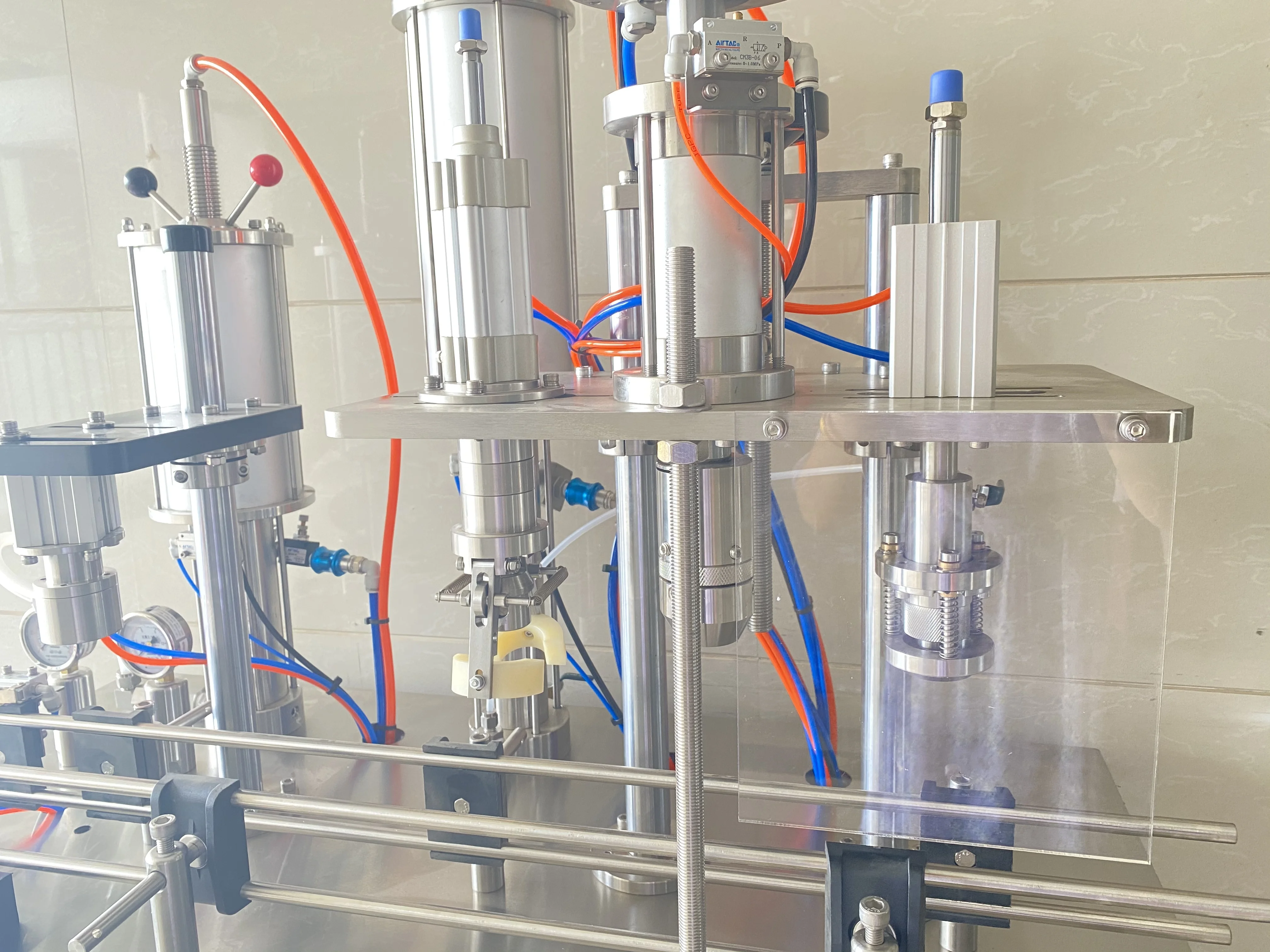 Best Selling Lubricants Oil Spray Filling Machine in Stock