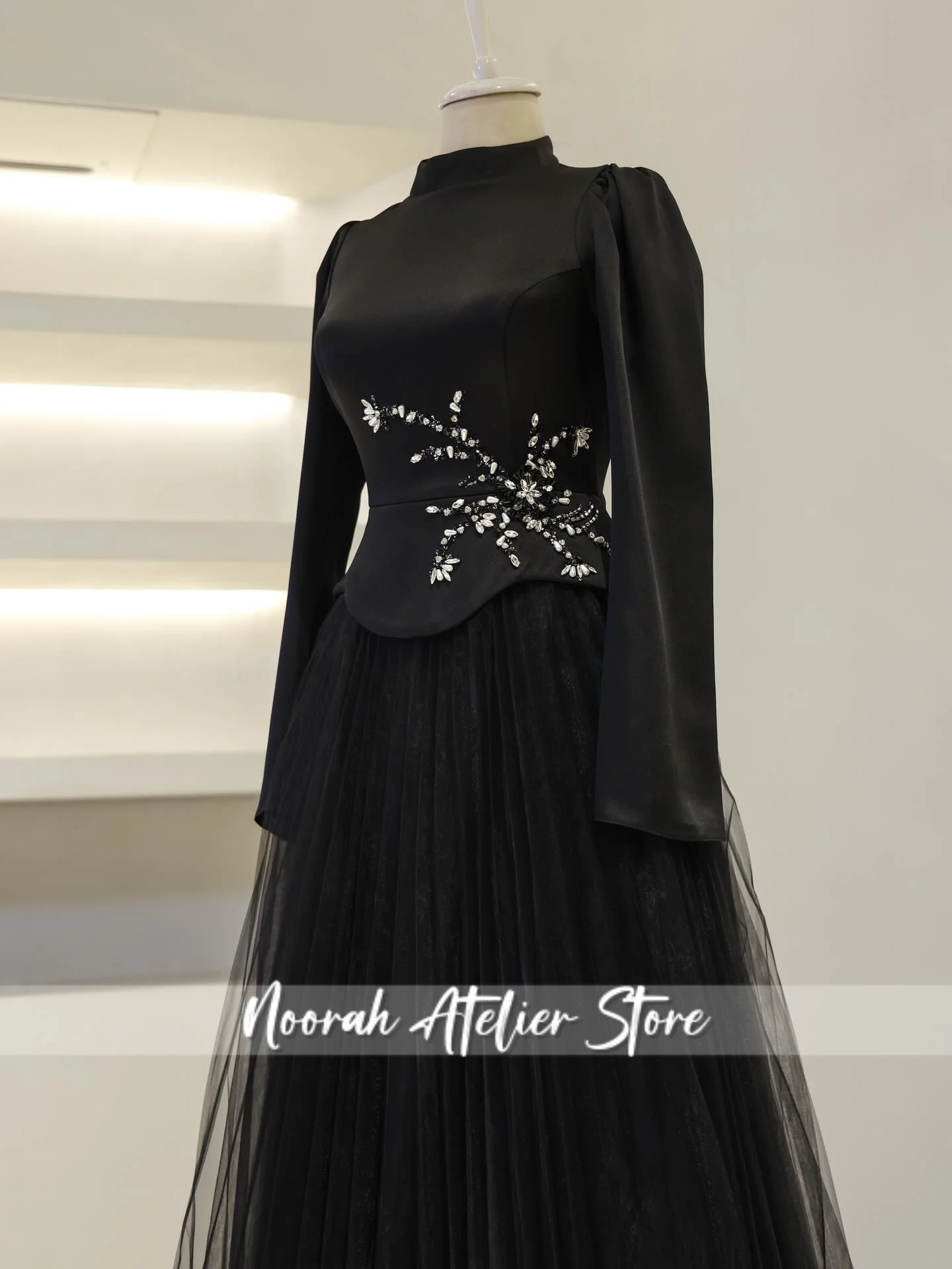 فستان سهرة أنيق أسود عرقي بيبلوم 2025 كريب أليان فساتين فاخرة H N فستان عيد ميلاد فستان حفلات فستان رسمي مخصص