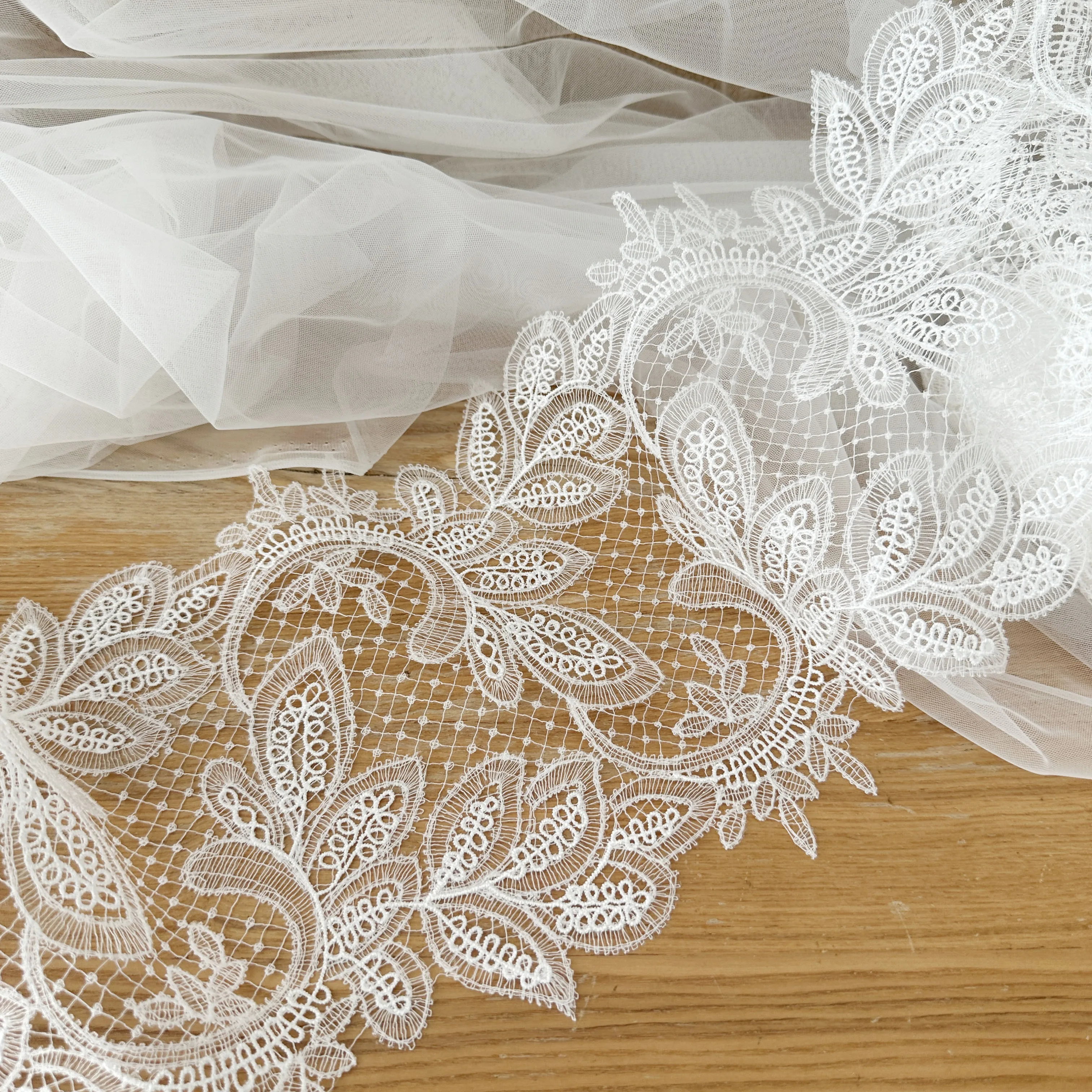 2 Yards Crochet Lace Trim in Ivory , Bridal Veil Straps for Wedding Sash, Headband Jewelry Costume Design