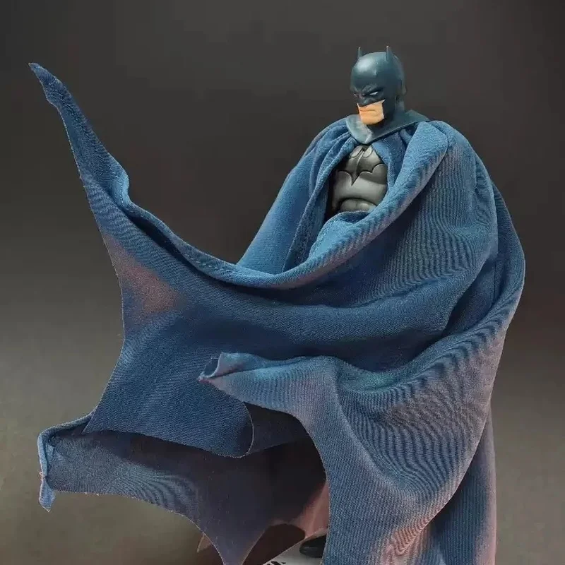 CT Toys Mafex105 Multiverse Batman: Hush (variante azul/cinza) Versão em quadrinhos Modelo KO Figuras de ação Boneca decorativa menino brinquedo presente