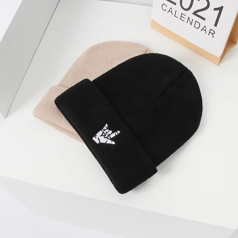 Winter Autumn Unisex Rock Of The Horns Embroidery Love You Acrylic Beanies Hat For Men Woman Outdoor Keep Warm Cold Cap W147