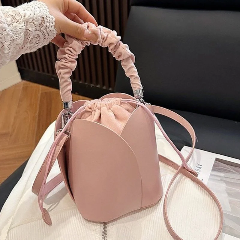 

Elegant Classic Designer Paris Leather Tote Bag For Women In Stylish Vintage Fashion Logo