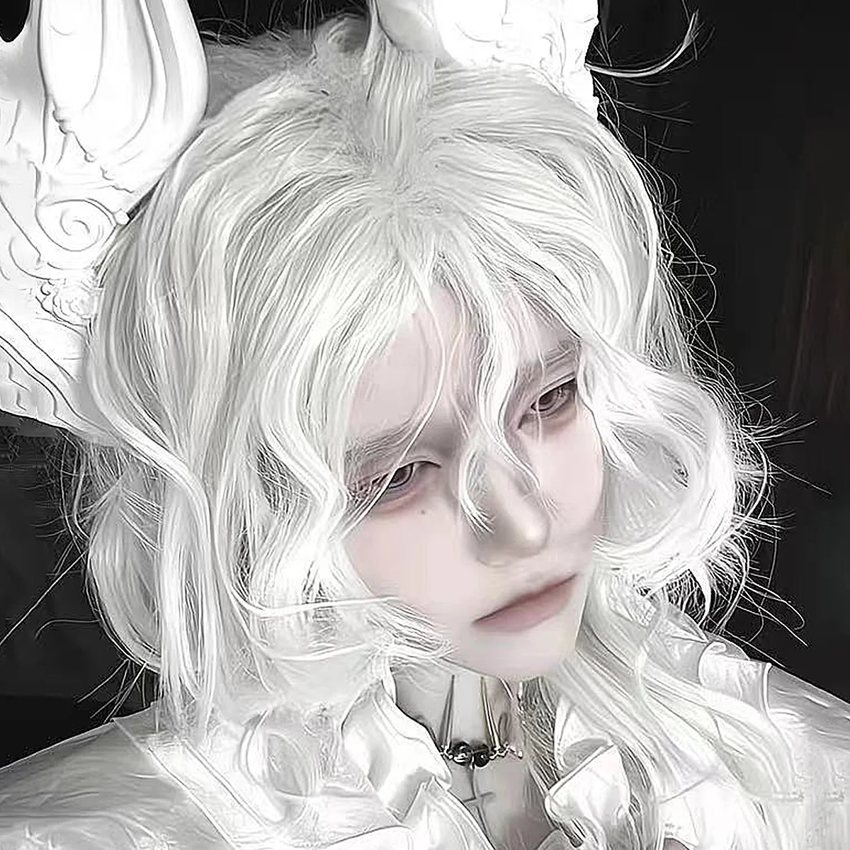 夢のような白いふわふわカール OC コスプレウィッグ |   ジェンダーニュートラル デビルエンジェルスタイル フルヘッドウィッグセット