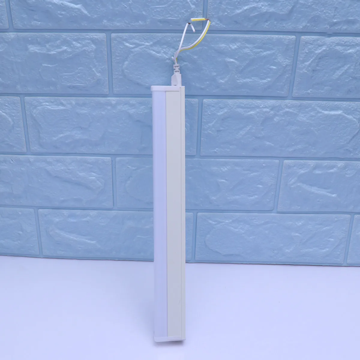 

0. LED Daylight Lamp High Brightness 8W Batten Light Tube Low Power Consumption Vibration Resistant Bright Light for Home