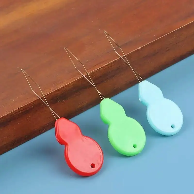 Needle Threader Stitch Insertion Tool for Sewing Machine Plastic Wire Loop for Needles Needleswork Threader Sewing Tools