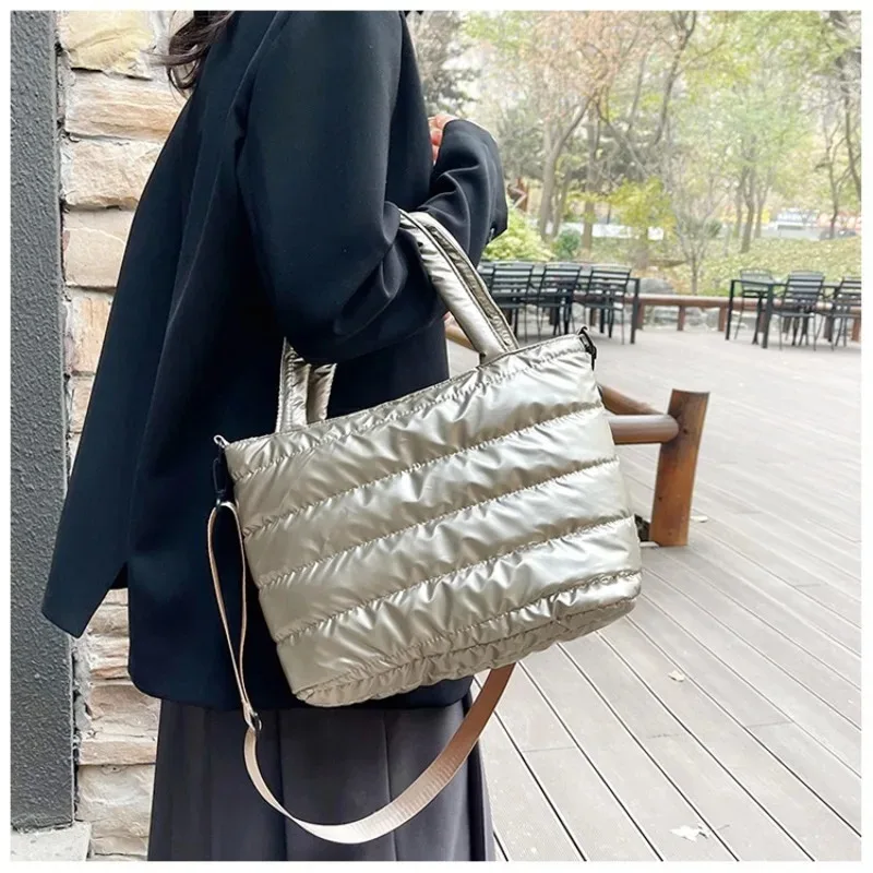 Fashion Tote Handbag Large Capacity Cotton Padded Bag Waterproof Portable Keep Warm Handbag Quilted Solid for Leisure Winter view 4