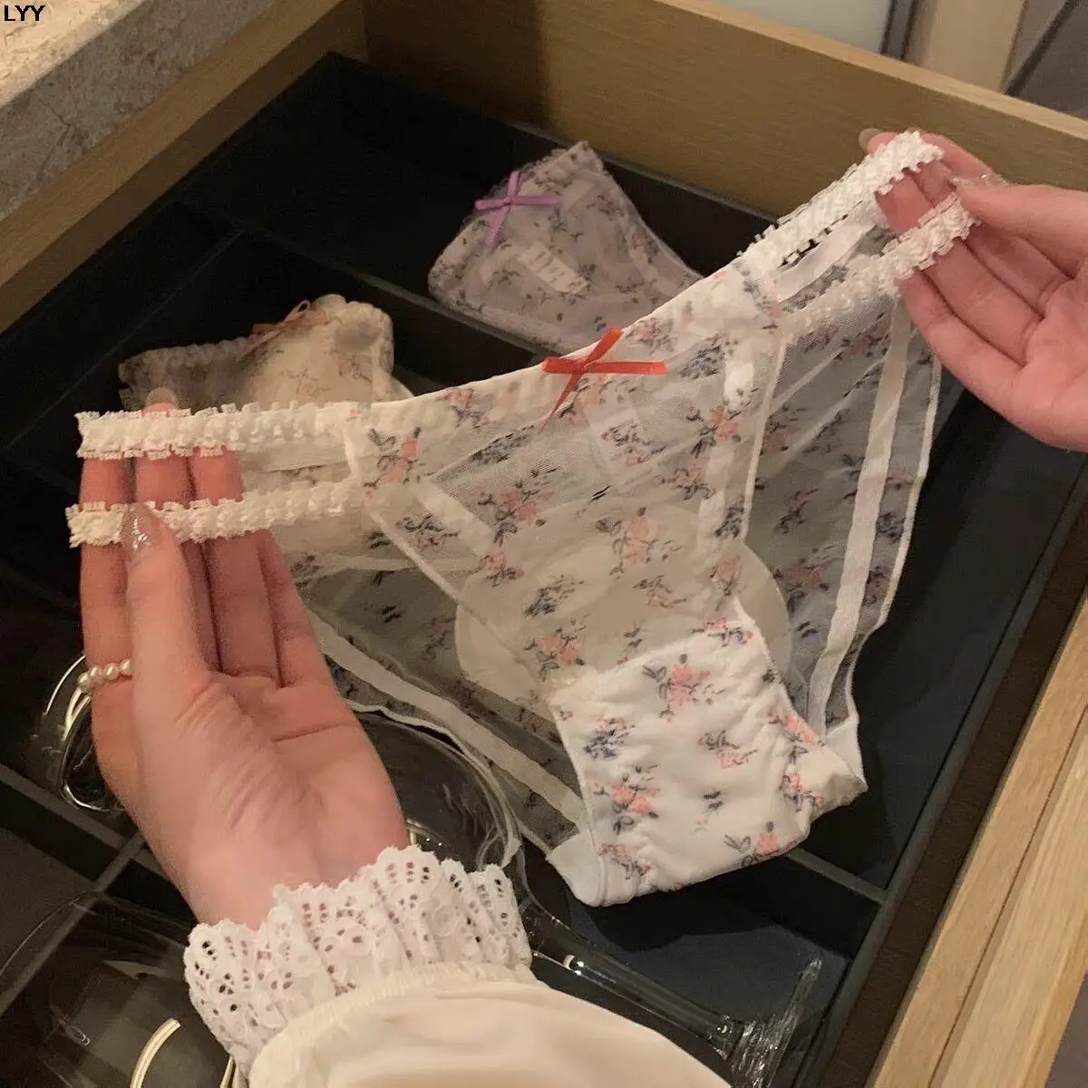 knickers thongs