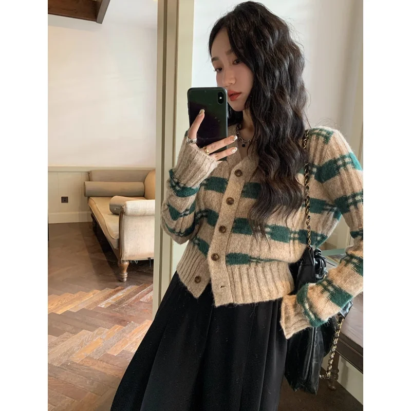 2024 donne verde abbigliamento Cardigan maglione lavorato a maglia manica lunga girocollo moda Casual cappotto femminile Stripe inverno top