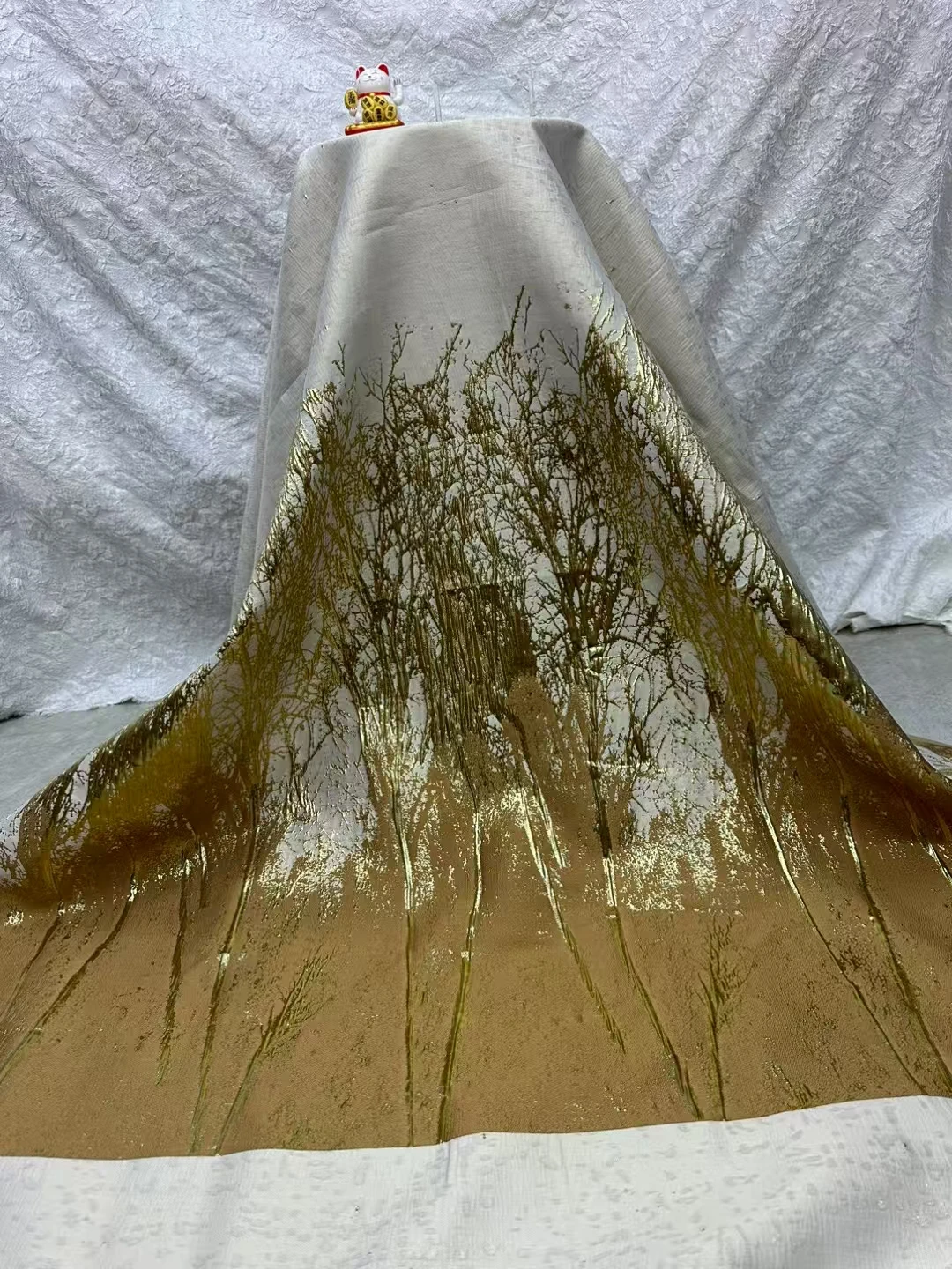 

Новейшая золотая дамасская парча, французская кружевная ткань, 2025 г., высокое качество, африканская нигерийская жаккардовая кружевная ткань из органзы для платья KCW2512