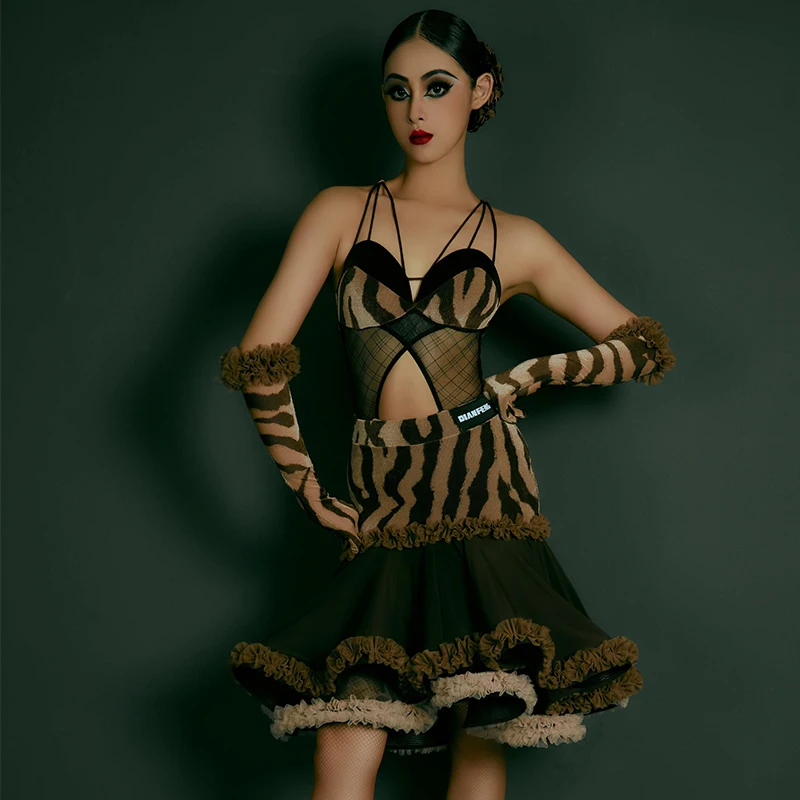 2024 Latin Dance Kostüm Frauen Leistung Kleidung Rose Spitze Tops Rock Rumba Tanz Kleidung Latin Wettbewerb Kleid DNV 20804