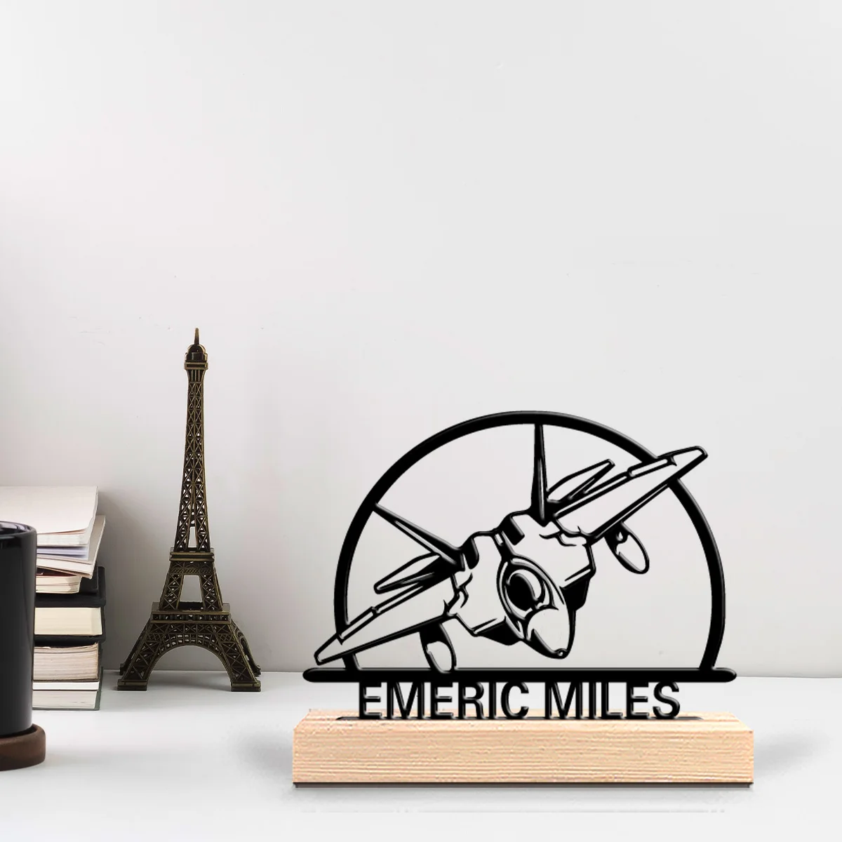 Estatua Metálica Robotech Personalizada con Base de Madera, Decoración de Pared para Sala de Estar, Garaje, Estilo Industrial Moderno (1 Pieza)