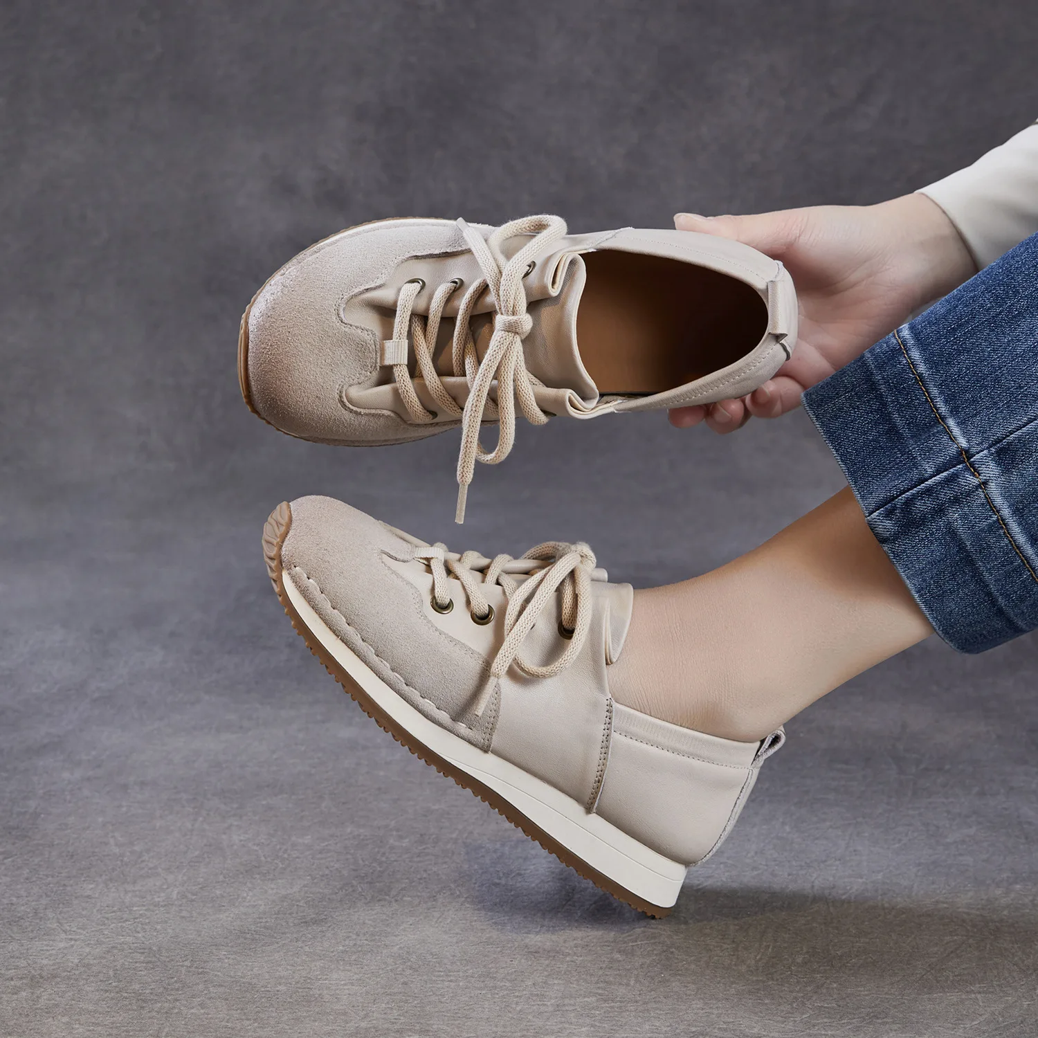 

Новые популярные женские кроссовки из натуральной кожи с цветными вставками, весна 2026, нескользящие, на плоской подошве, трендовые