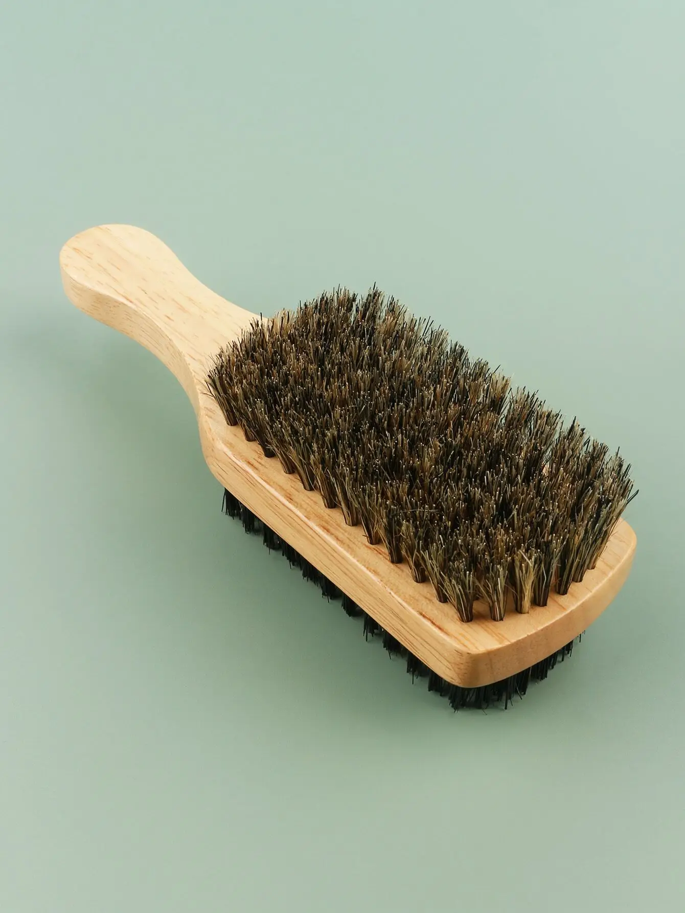 Brosse à barbe double face pour le toilettage des hommes : manche en bois, poils et poils en nylon pour la coiffure et le nettoyage