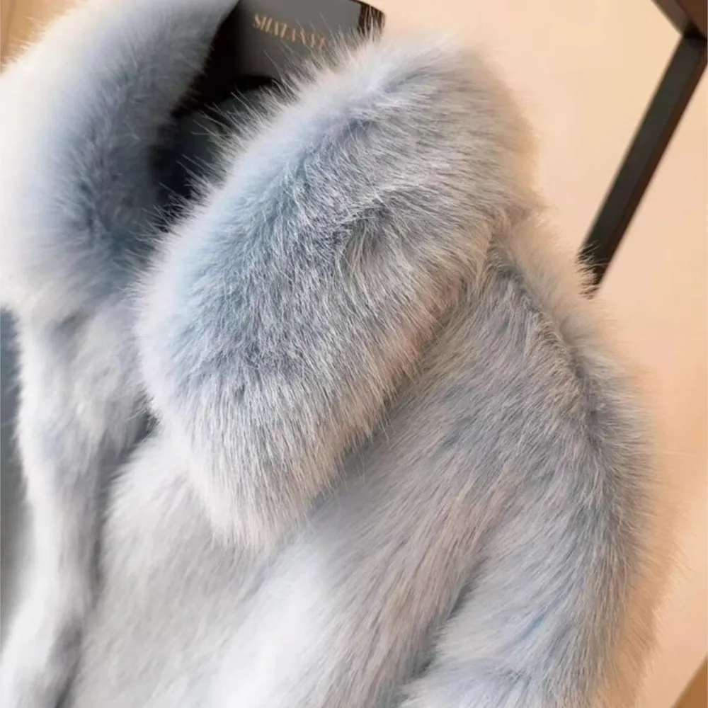 2024ฤดูหนาวAqua Blue Lapel Hairy Shaggy Faux Fur Coatผู้หญิงวินเทจปุ่มปิดแขนยาวหลวมFurry MidiยาวOuterwear