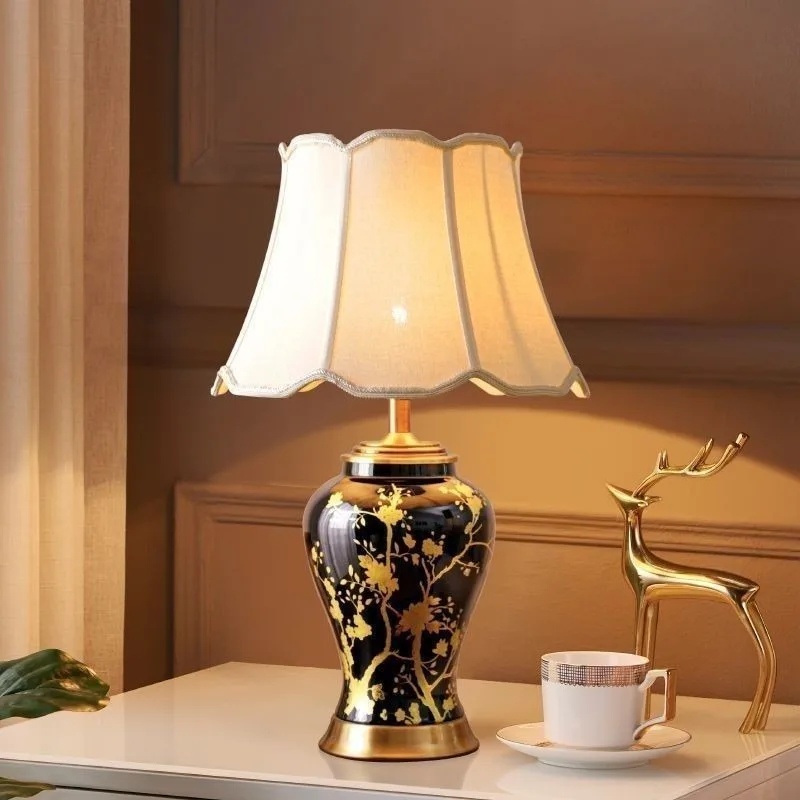 Hand-painted printed ceramic table lamp, new Chinese-style living room decoration bedroom bedside reading light luxury