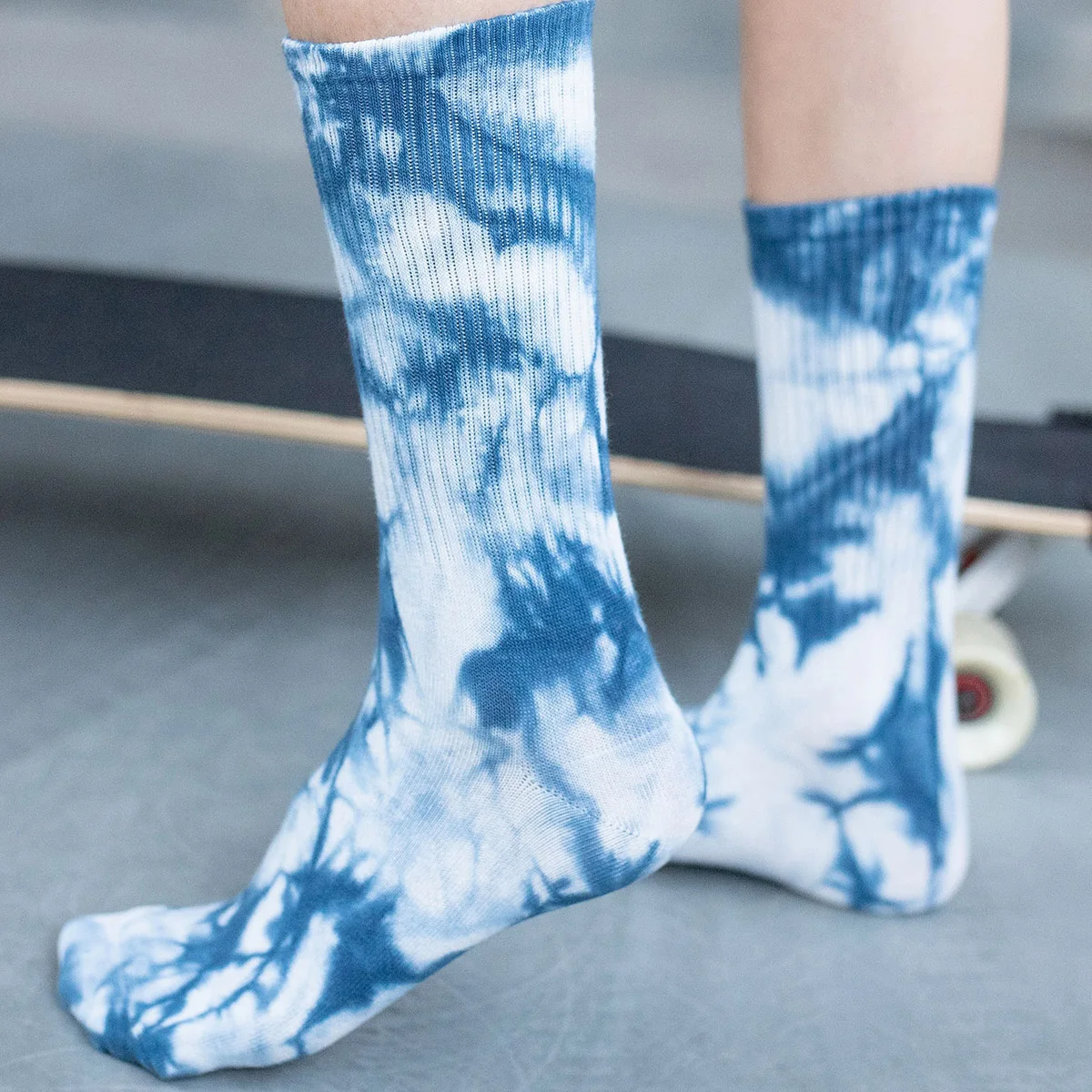 1 Pair Women's Cotton Crew Socks Gradient Multi-color Tie Dye Cotton Mid-tube Skateboard Socks