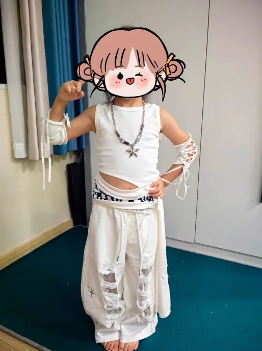 

Костюм для танцев в стиле K-pop для девочек: белый топ с вырезами и рваные джинсы, детская одежда для хип-хопа и уличных танцев для выступлений на сцене