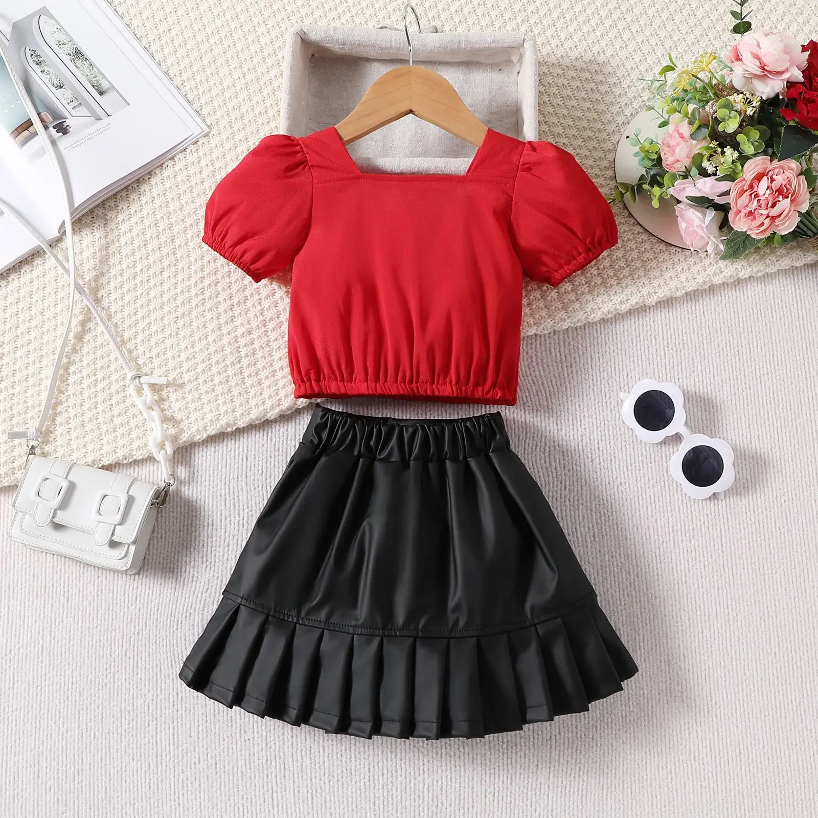 Puff feminino camiseta de manga curta top e saia preta plissada de couro pu set, roupas casuais infantis, roupas sólidas de verão