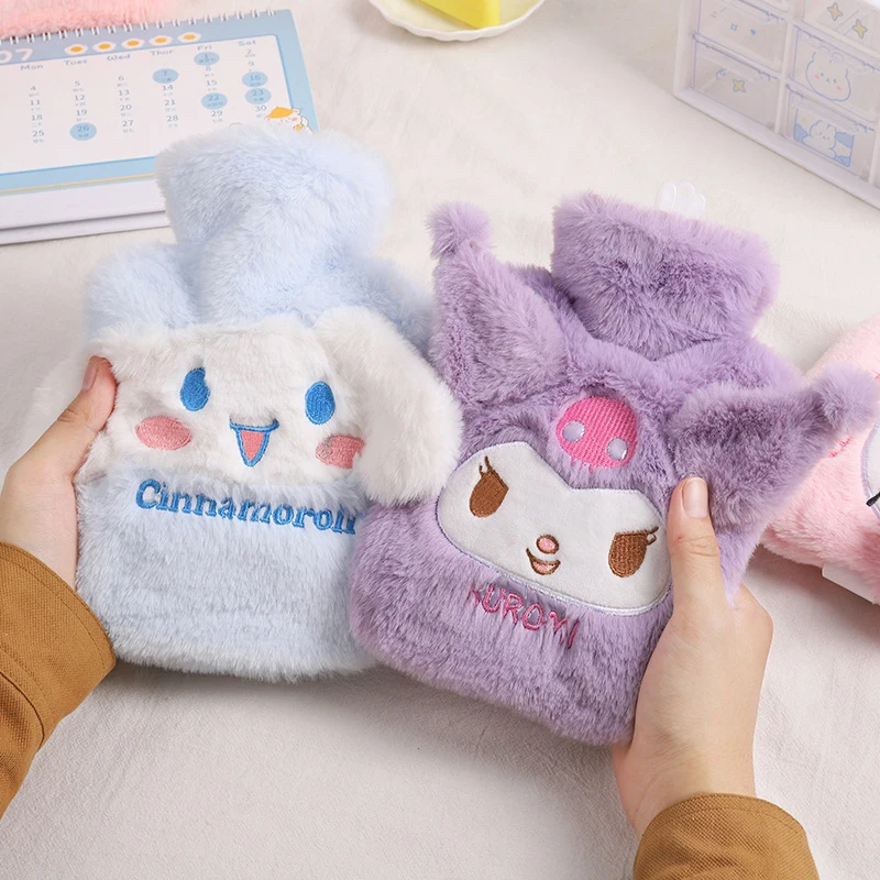 Sanrio Hello Kitty Peluche Scaldamani Confezione di Calore Carino Kuromi Cinnamoroll Melody Riutilizzabile Riscaldamento Borsa per Bottiglia di Acqua Calda Regali per Ragazze