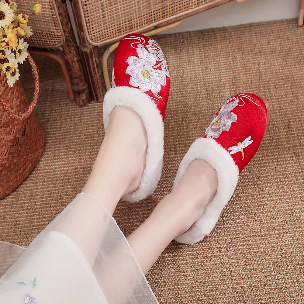 Veowalk Winter Warm Plush Lined Women Cotton Embroidery Flat Mules Comfortable Soft Light Ladies Slippers Shoes White Black Red