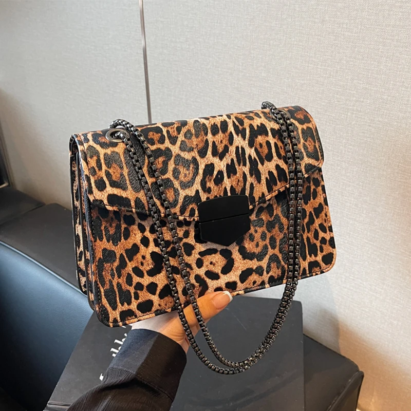 Bolsa tiracolo de couro PU com corrente feminina, bolsa feminina, bolsa de ombro única, bolsa mensageiro, aba, padrão leopardo, luxo, designer, moda