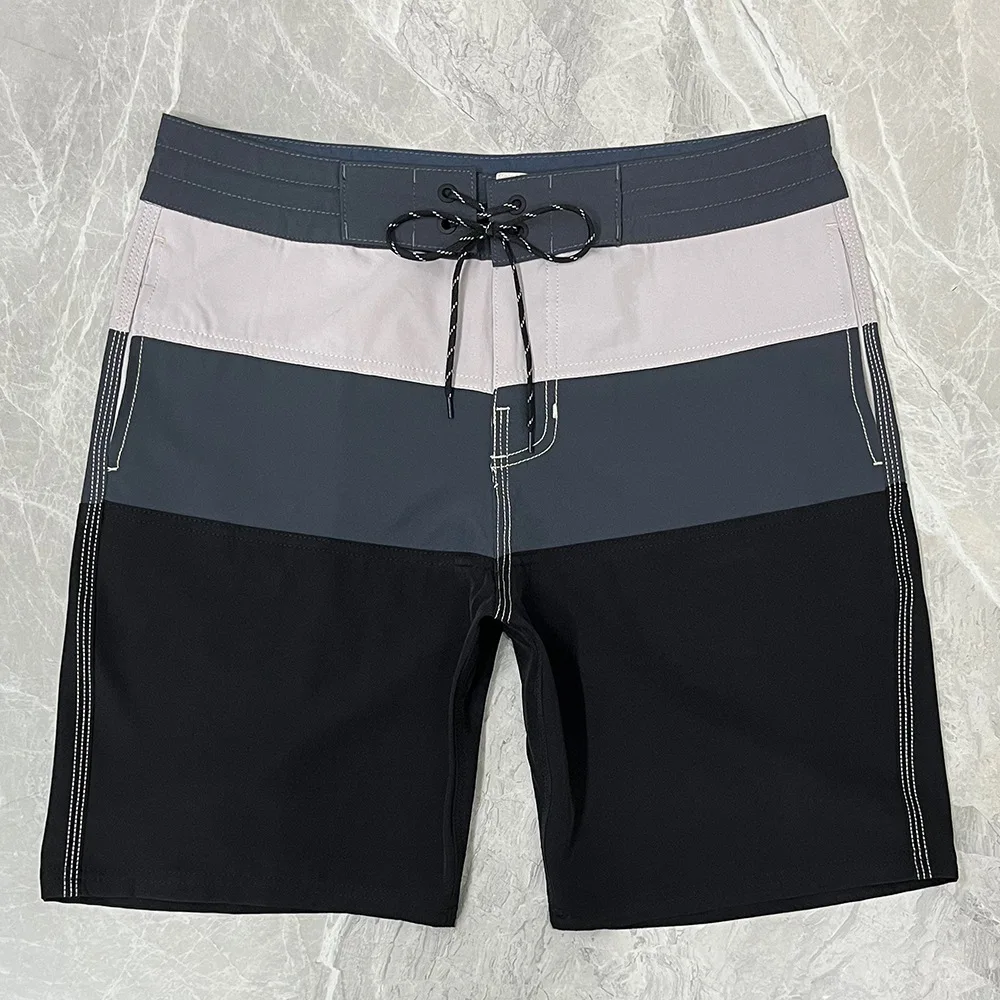 2025 Nuevos pantalones de playa elásticos antisalpicaduras de cuatro lados para hombre, pantalones cortos deportivos de surf sin logotipo con tablero ligero